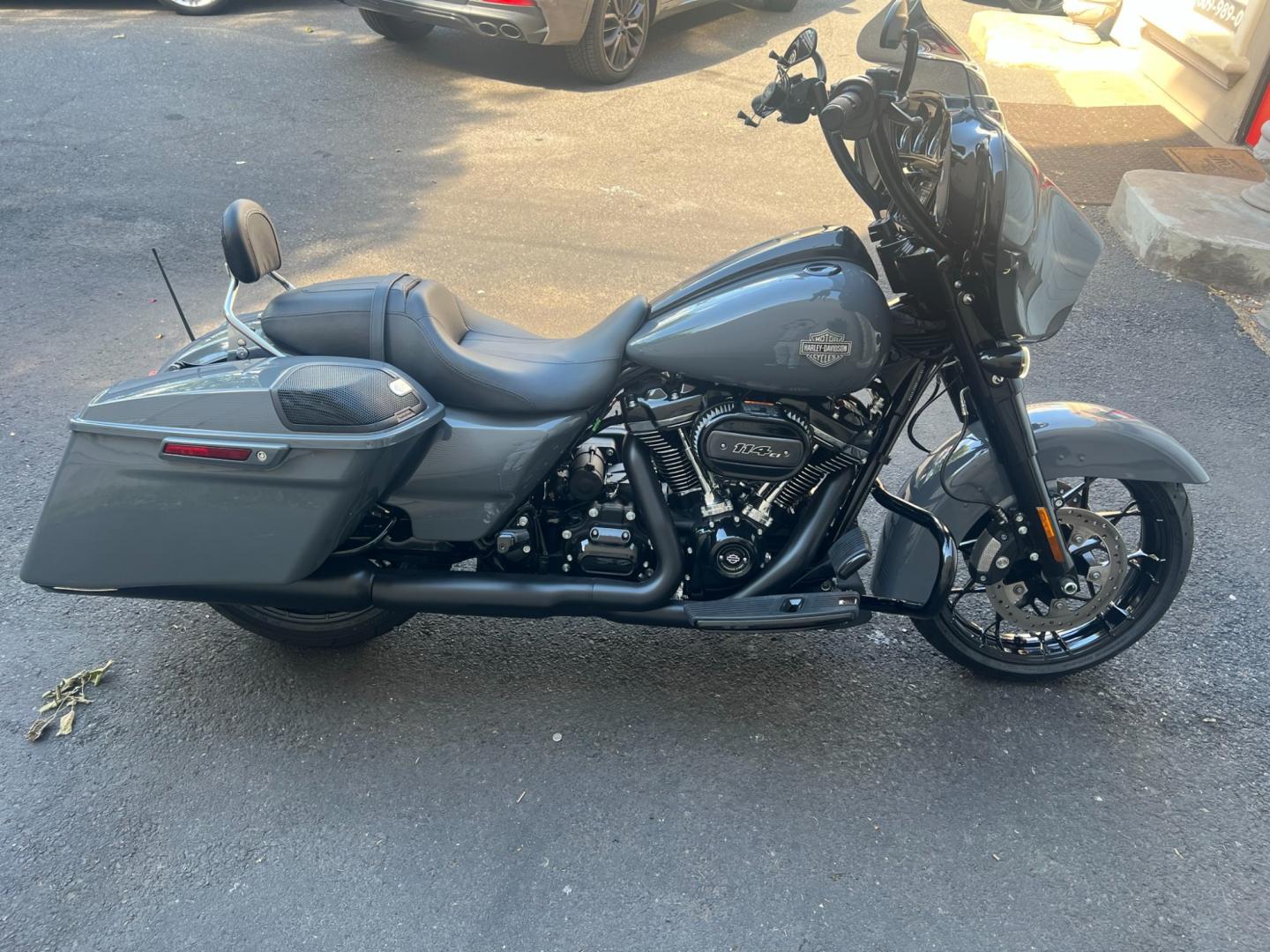 2022 GRAY Harley-Davidson FLHXS - (1HD1KRP18NB) , located at 1018 Brunswick Ave, Trenton, NJ, 08638, (609) 989-0900, 40.240086, -74.748085 - Probably one of the nicest street glides out there for 2022! Lots of extras to customize this bike to perfection! please call for details. 609-273-5100, Anthony - Photo#0